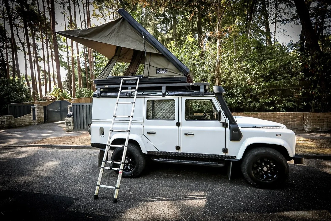 2010 Land Rover Defender 110 - Image 9 of 31