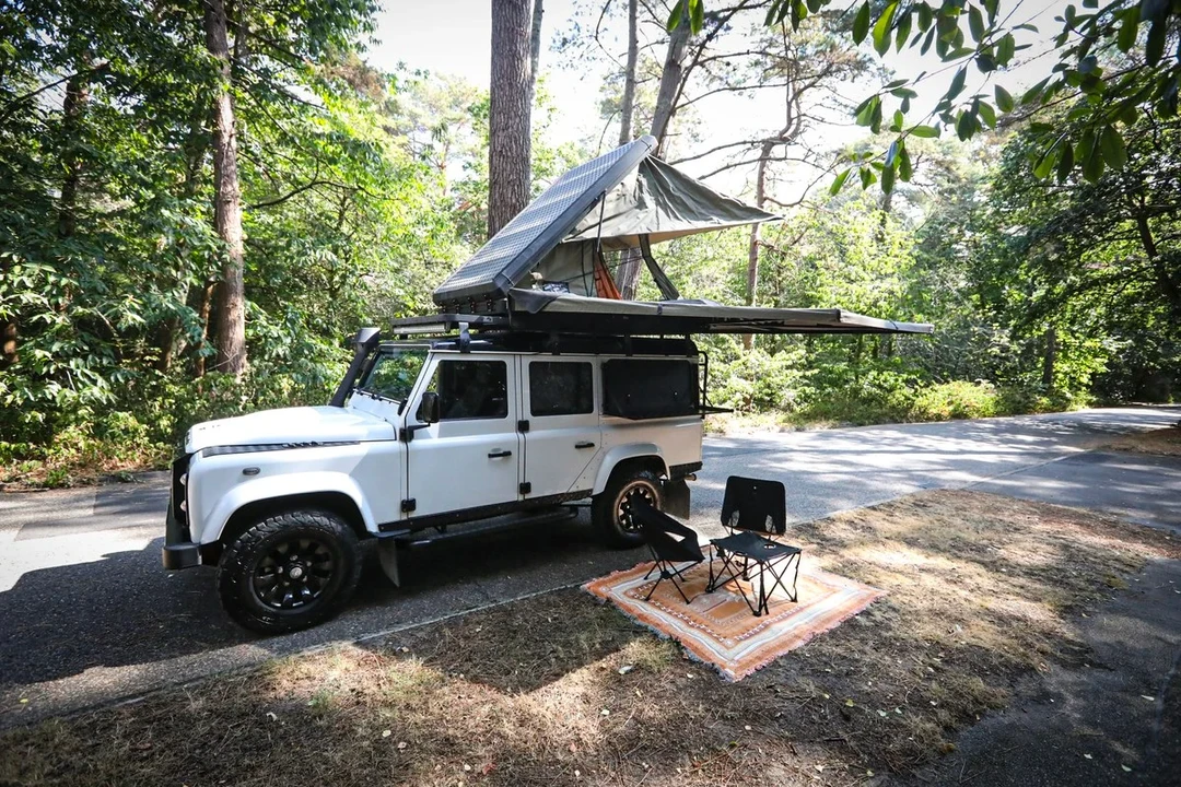 2010 Land Rover Defender 110 - Image 3 of 31