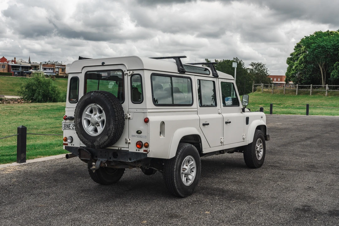 2010 Land Rover Defender 110 - Image 6 of 31