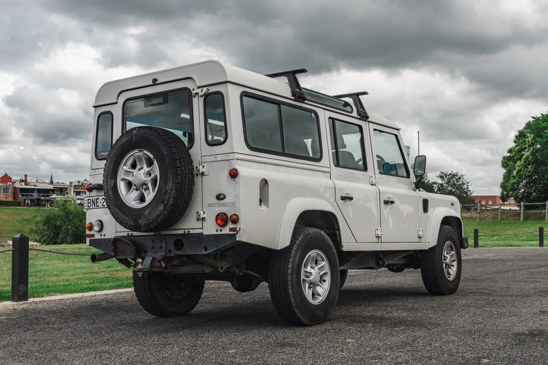 2010 Land Rover Defender 110 - Image 12 of 31