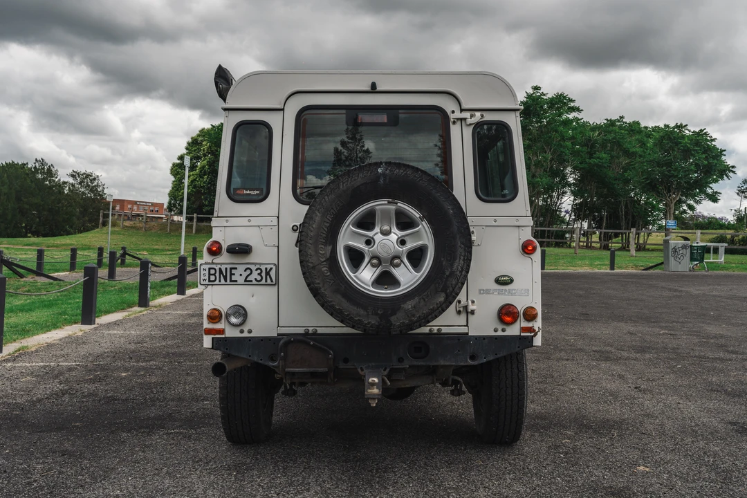 2010 Land Rover Defender 110 - Image 25 of 31