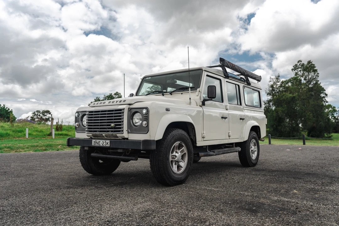 2010 Land Rover Defender 110 - Image 14 of 31