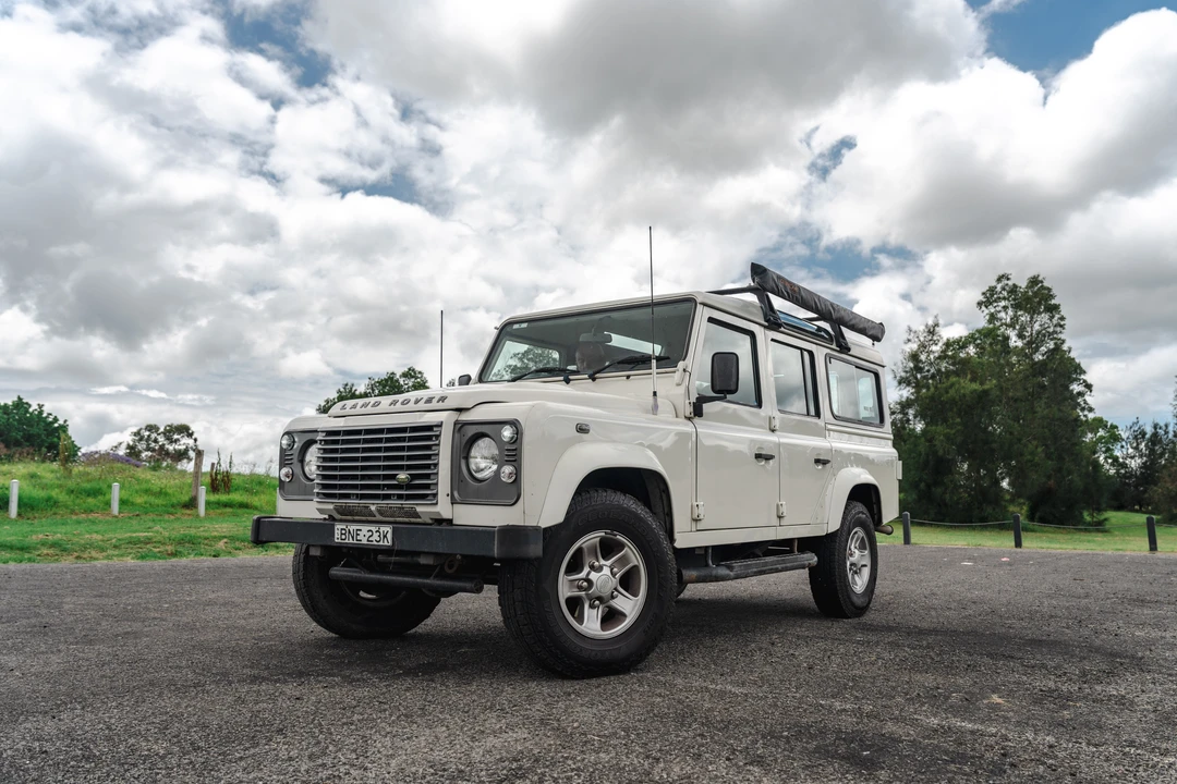 2010 Land Rover Defender 110 - Image 11 of 31
