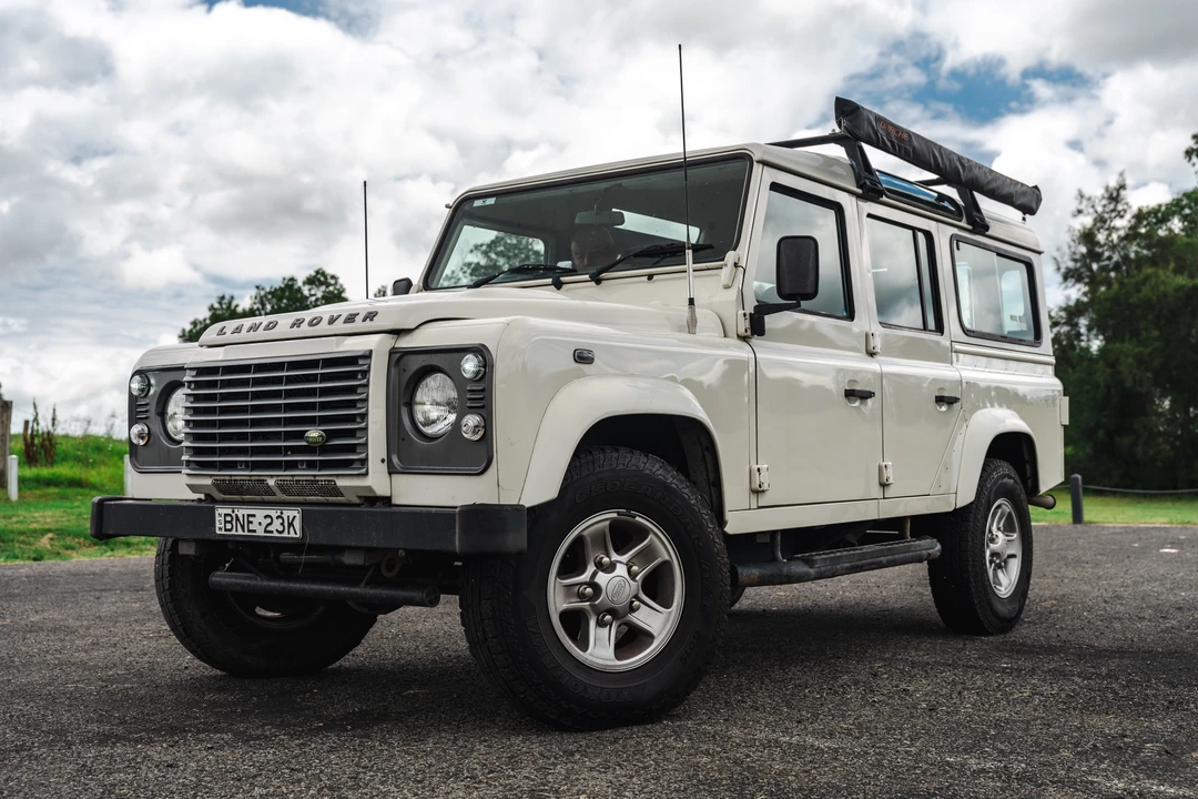 2010 Land Rover Defender 110 - Image 16 of 31