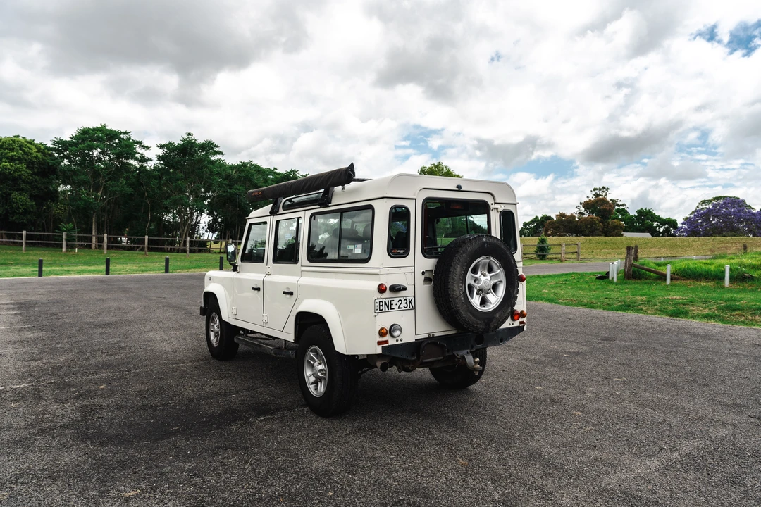 2010 Land Rover Defender 110 - Image 18 of 31