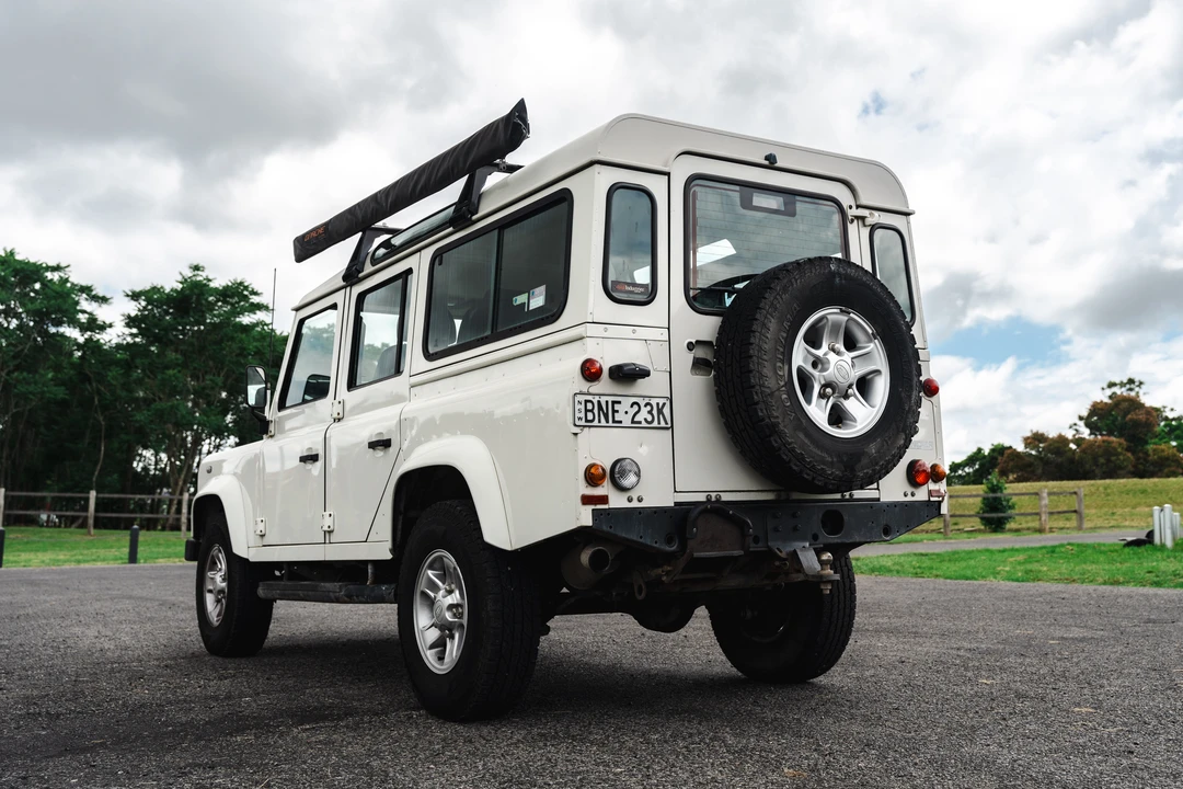 2010 Land Rover Defender 110 - Image 4 of 31