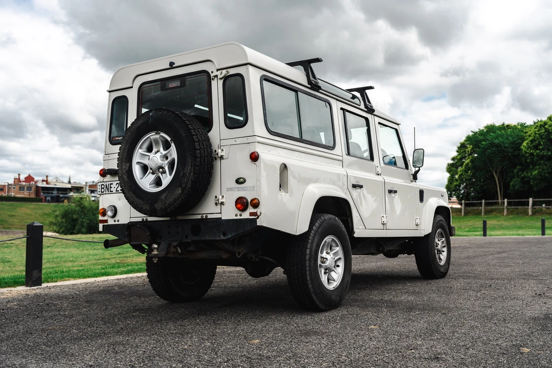 2010 Land Rover Defender 110 - Image 20 of 31