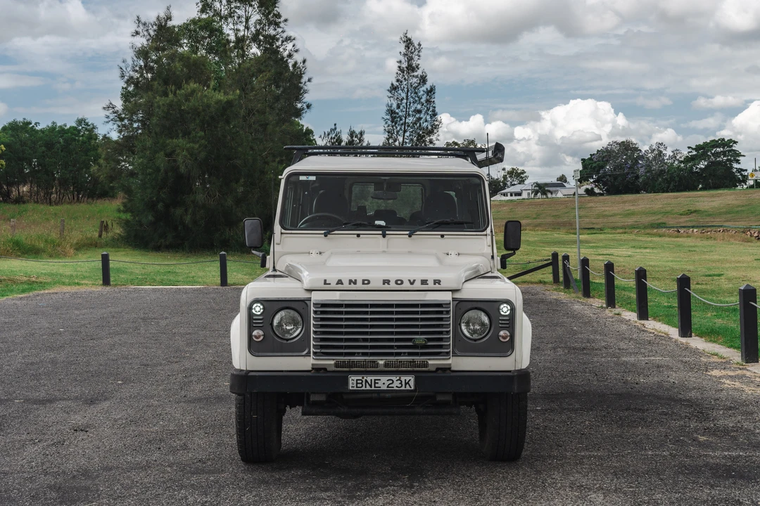 2010 Land Rover Defender 110 - Image 10 of 31