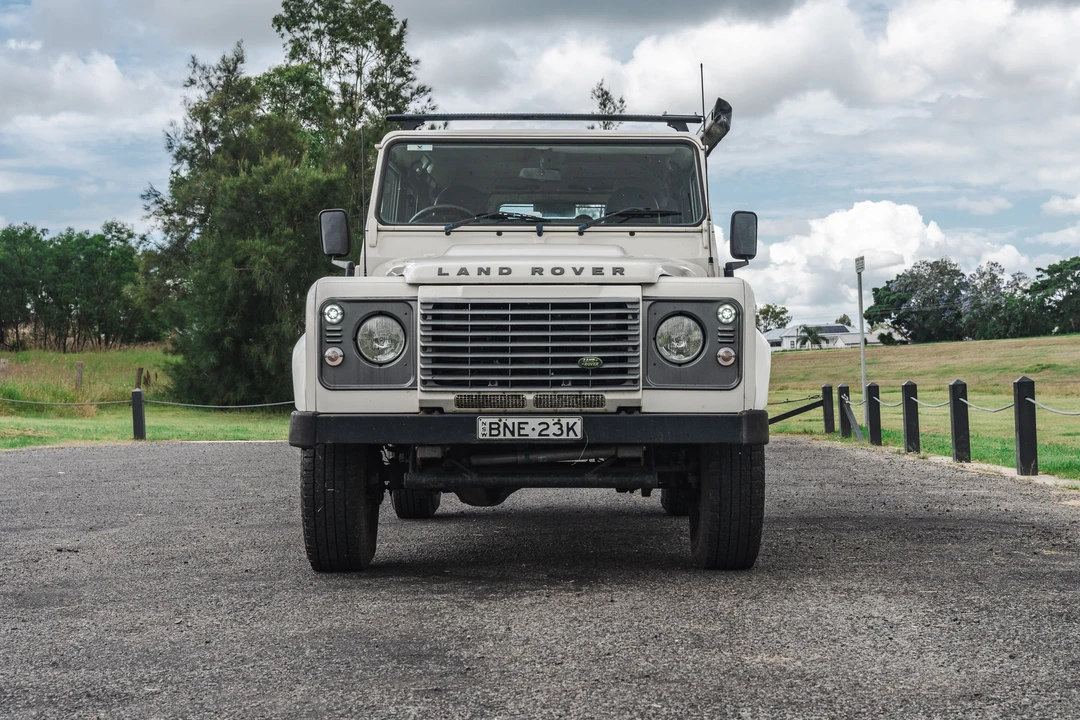 2010 Land Rover Defender 110 - Image 21 of 31