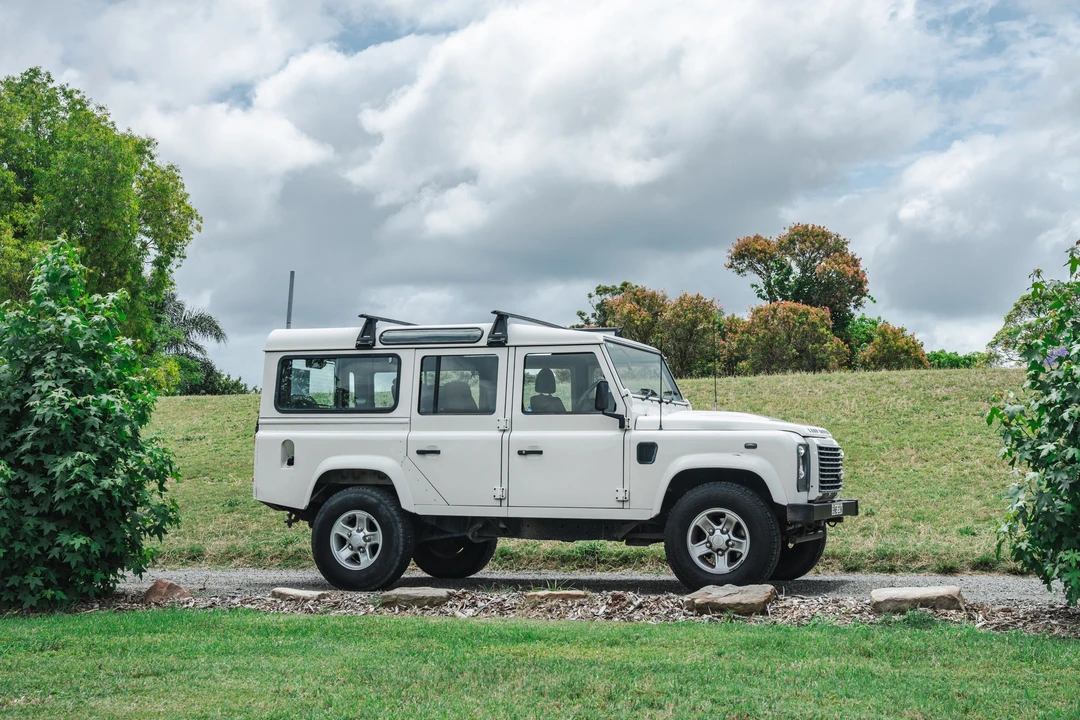 2010 Land Rover Defender 110 - Image 23 of 31