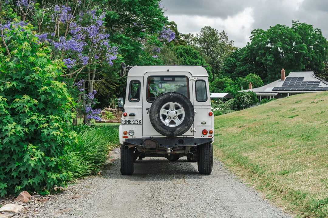 2010 Land Rover Defender 110 - Image 5 of 31