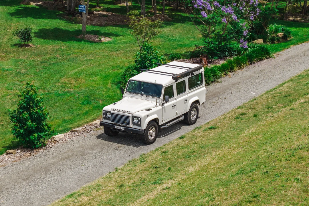 2010 Land Rover Defender 110 - Image 24 of 31