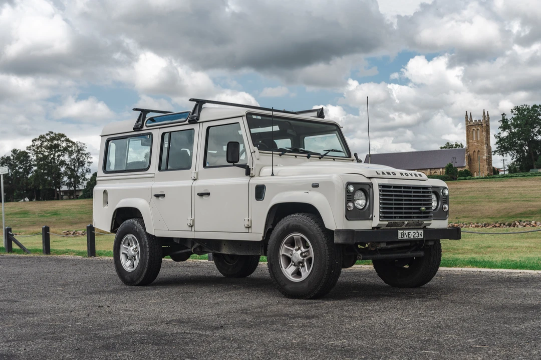 2010 Land Rover Defender 110 - Image 26 of 31