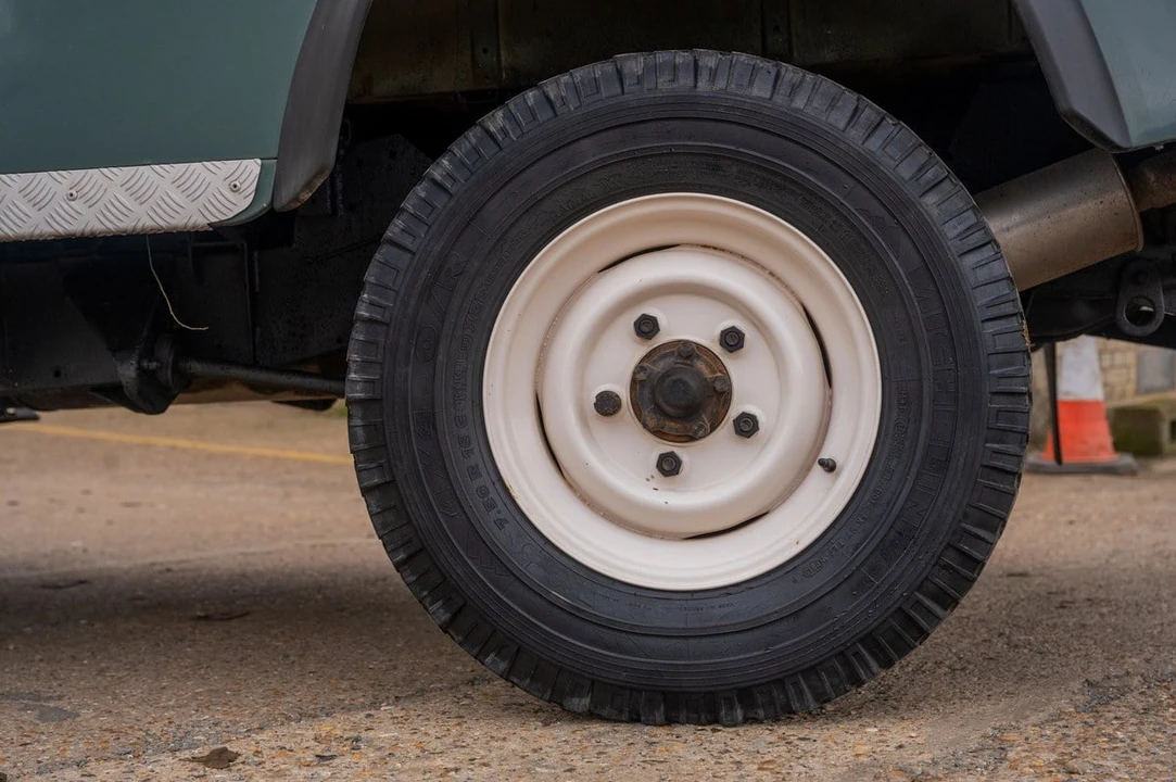 2010 Land Rover Defender 110 - Image 21 of 30