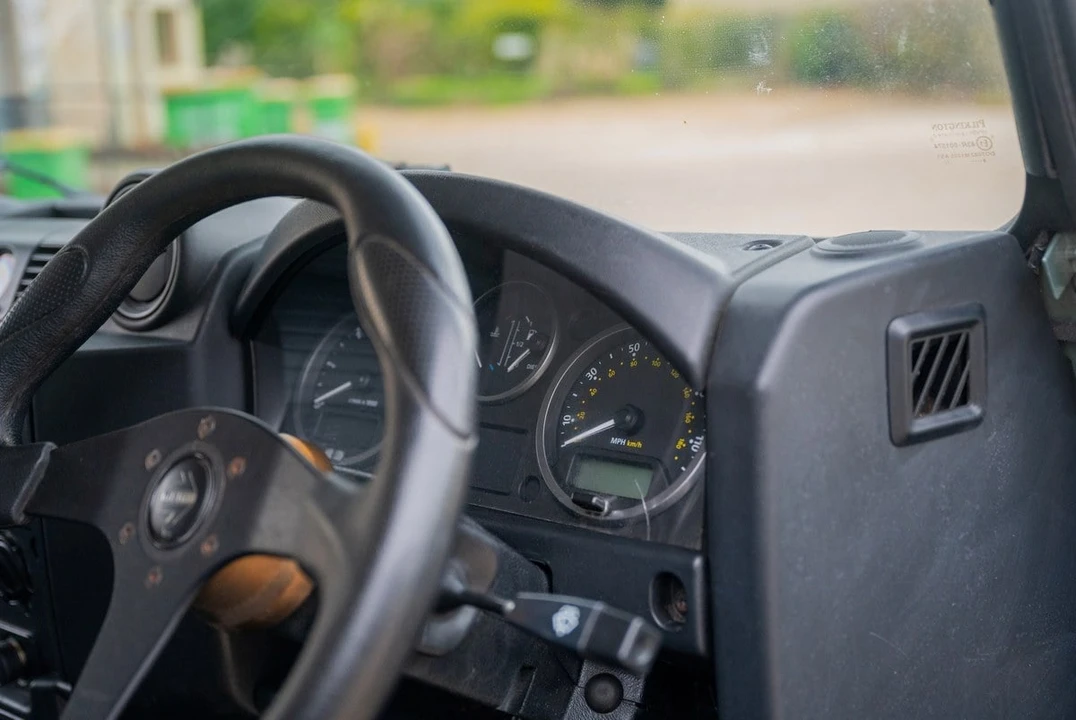 2010 Land Rover Defender 110 - Image 25 of 30