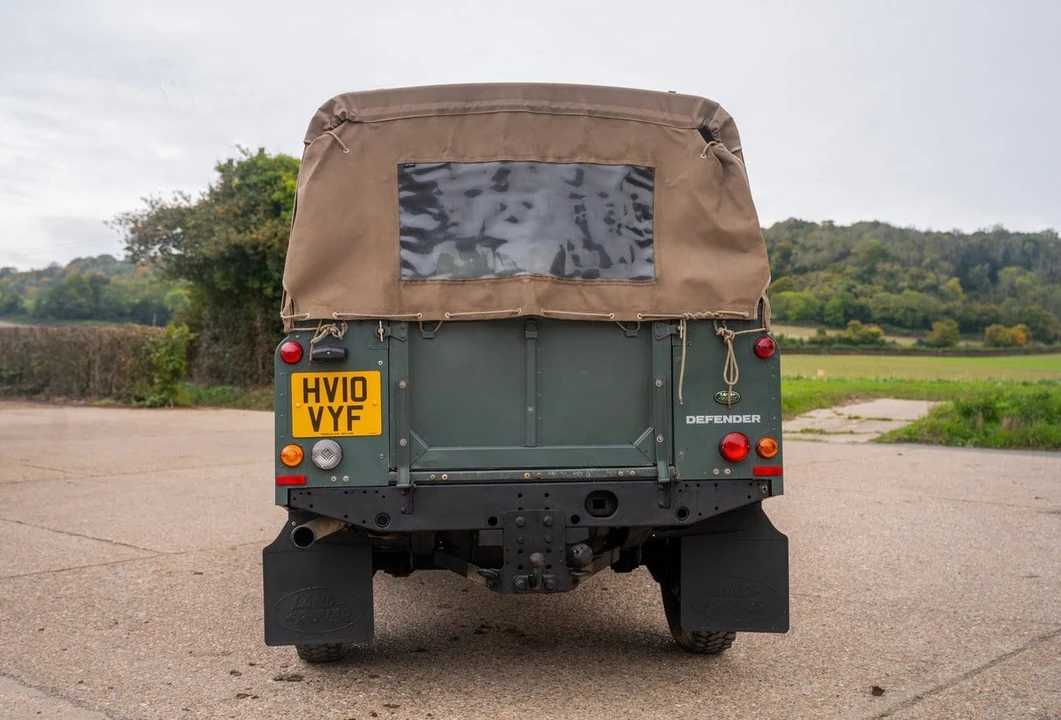 2010 Land Rover Defender 110 - Image 6 of 30