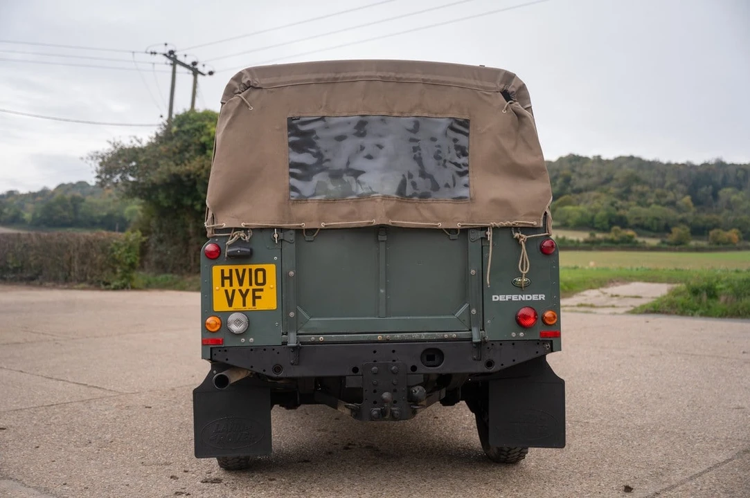 2010 Land Rover Defender 110 - Image 5 of 30