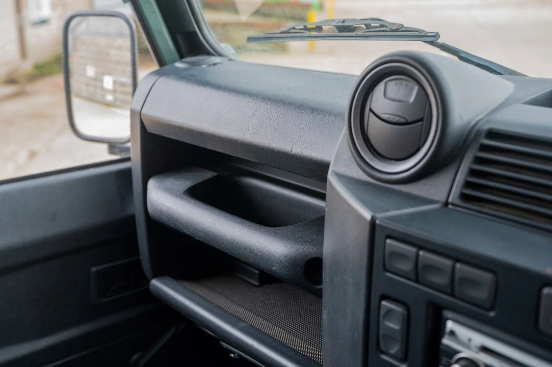 2010 Land Rover Defender 110 - Image 28 of 30