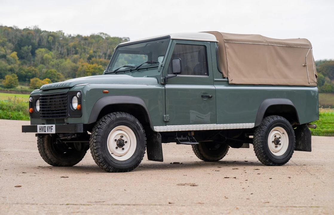 2010 Land Rover Defender 110 - Image 4 of 30