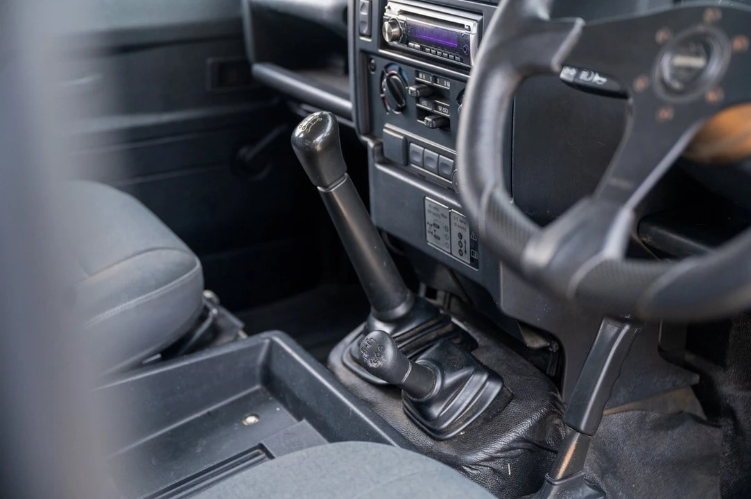 2010 Land Rover Defender 110 - Image 26 of 30