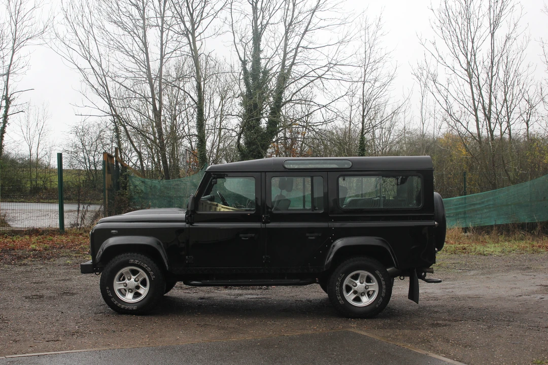 2010 Land Rover Defender 110 - Image 20 of 30