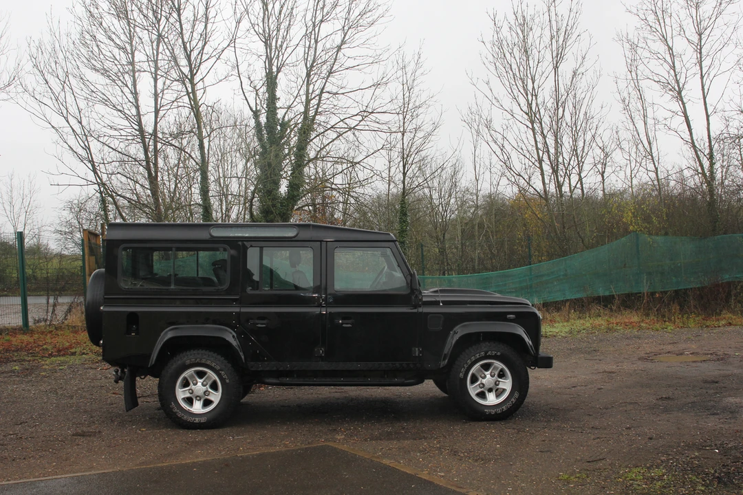2010 Land Rover Defender 110 - Image 15 of 30