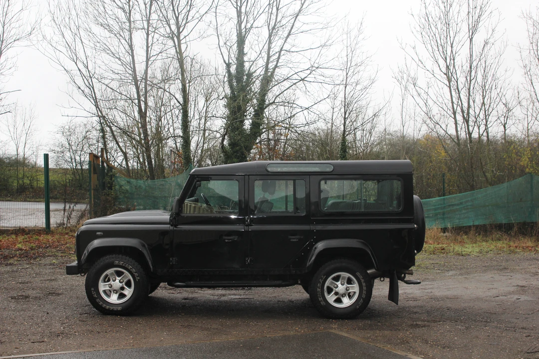 2010 Land Rover Defender 110 - Image 22 of 30