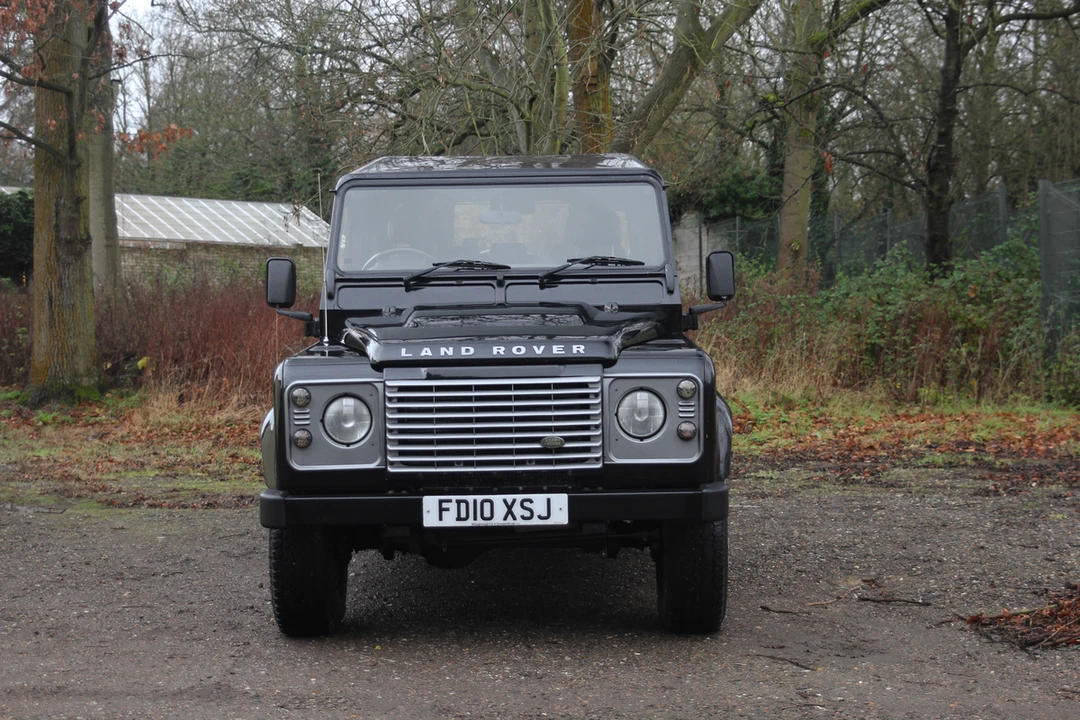 2010 Land Rover Defender 110 - Image 9 of 30