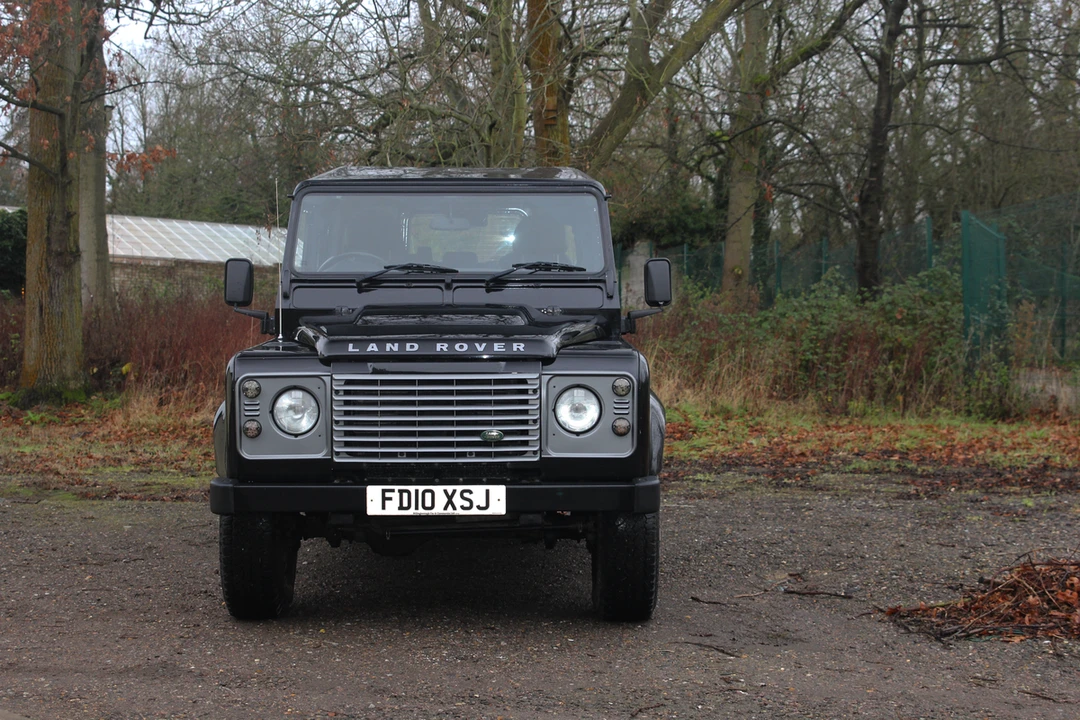 2010 Land Rover Defender 110 - Image 13 of 30