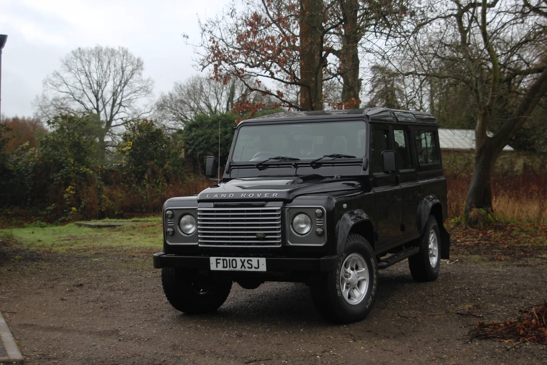 2010 Land Rover Defender 110 - Image 7 of 30