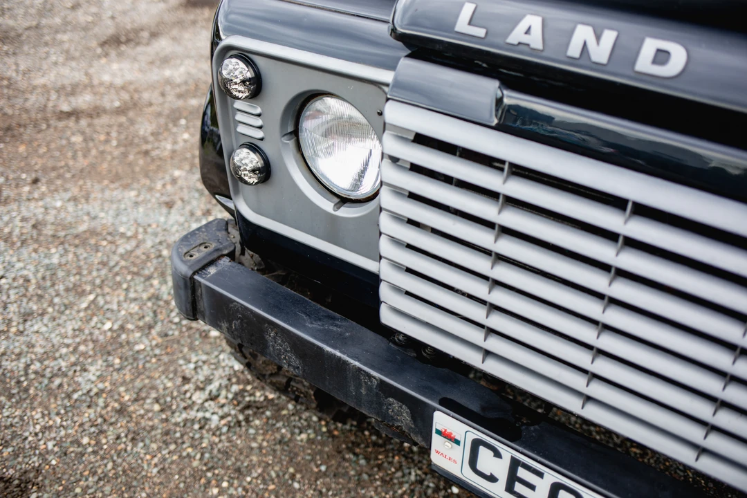 2010 Land Rover Defender 110 - Image 13 of 31