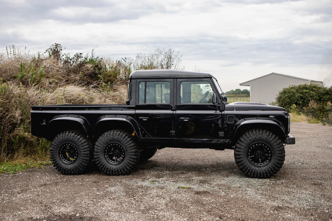 2010 Land Rover Defender 110 - Image 9 of 31
