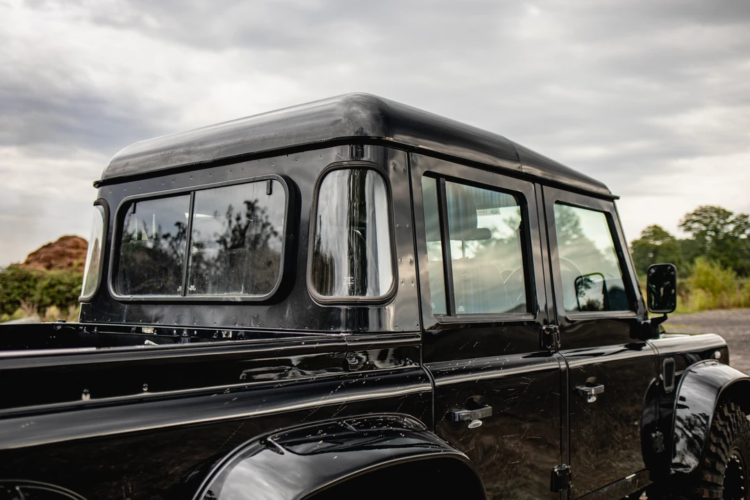 2010 Land Rover Defender 110 - Image 24 of 31