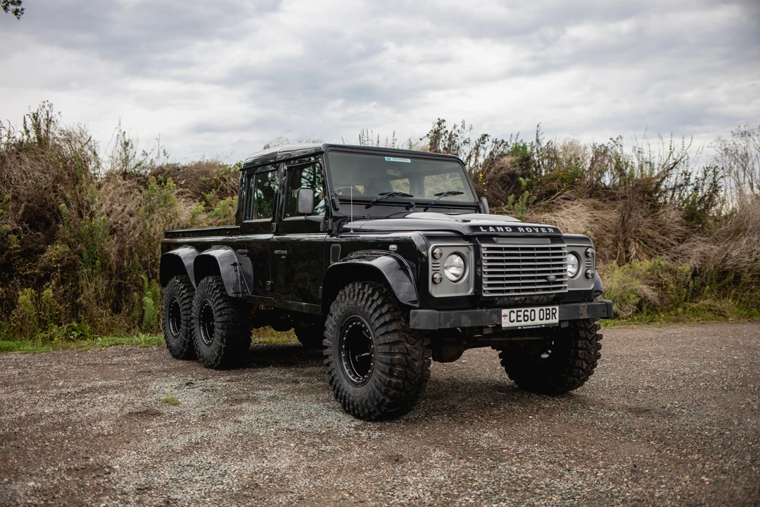 2010 Land Rover Defender 110 - Image 10 of 31