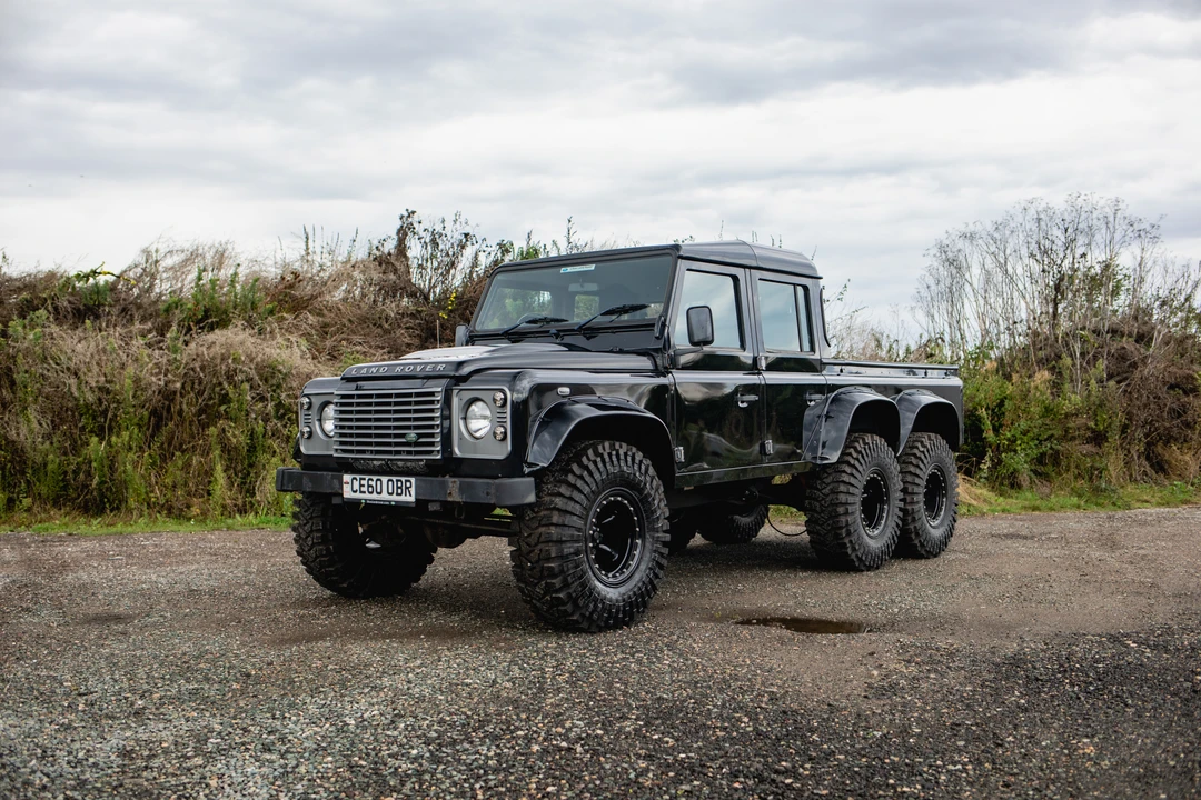 2010 Land Rover Defender 110 - Image 4 of 31