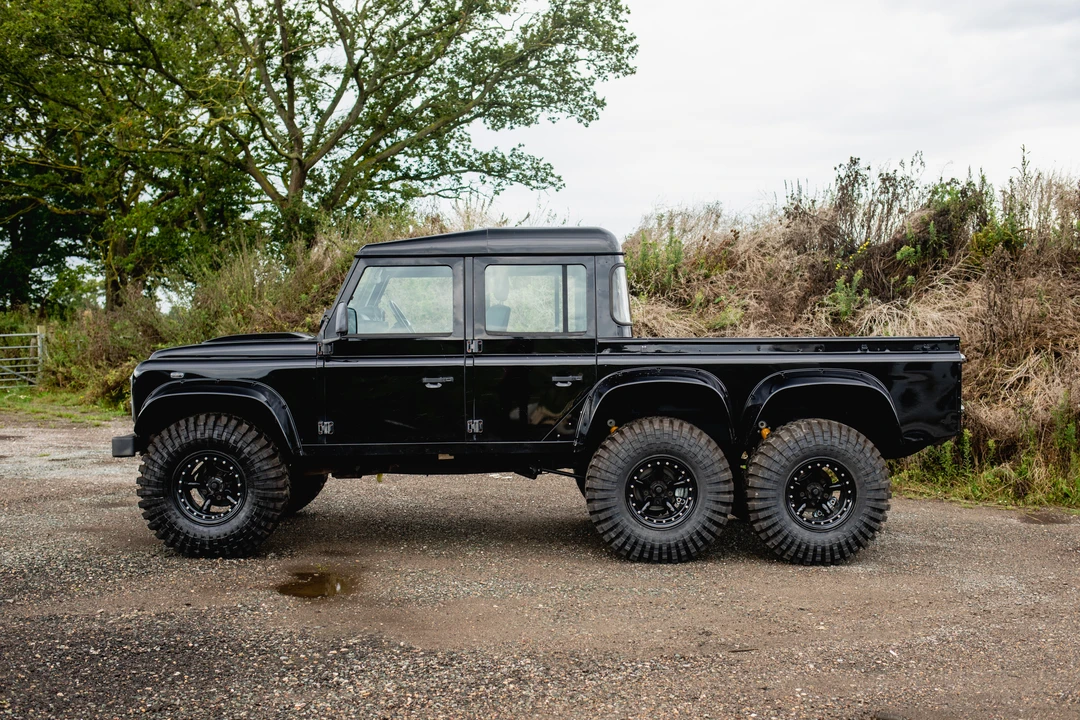 2010 Land Rover Defender 110 - Image 5 of 31