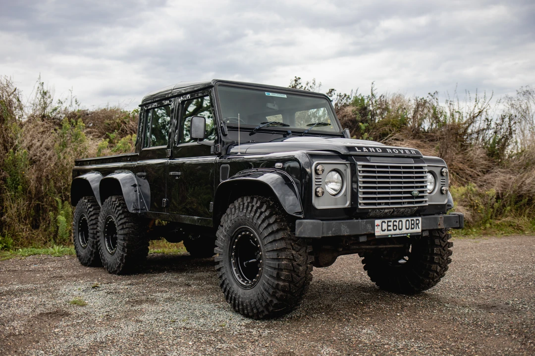 2010 Land Rover Defender 110 - Image 11 of 31
