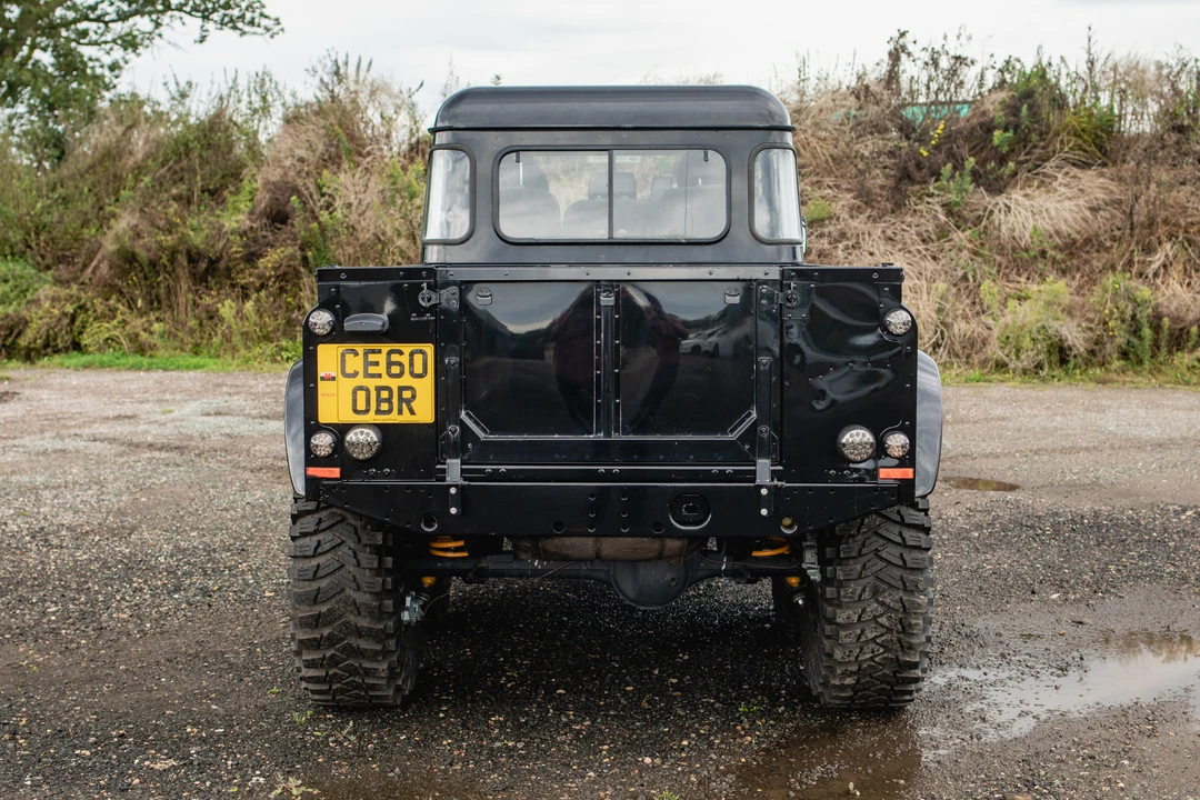 2010 Land Rover Defender 110 - Image 7 of 31