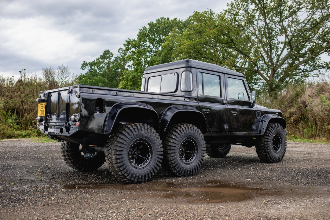 2010 Land Rover Defender 110 - Image 8 of 31
