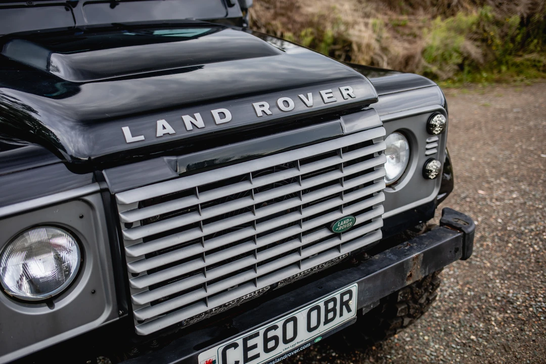 2010 Land Rover Defender 110 - Image 16 of 31