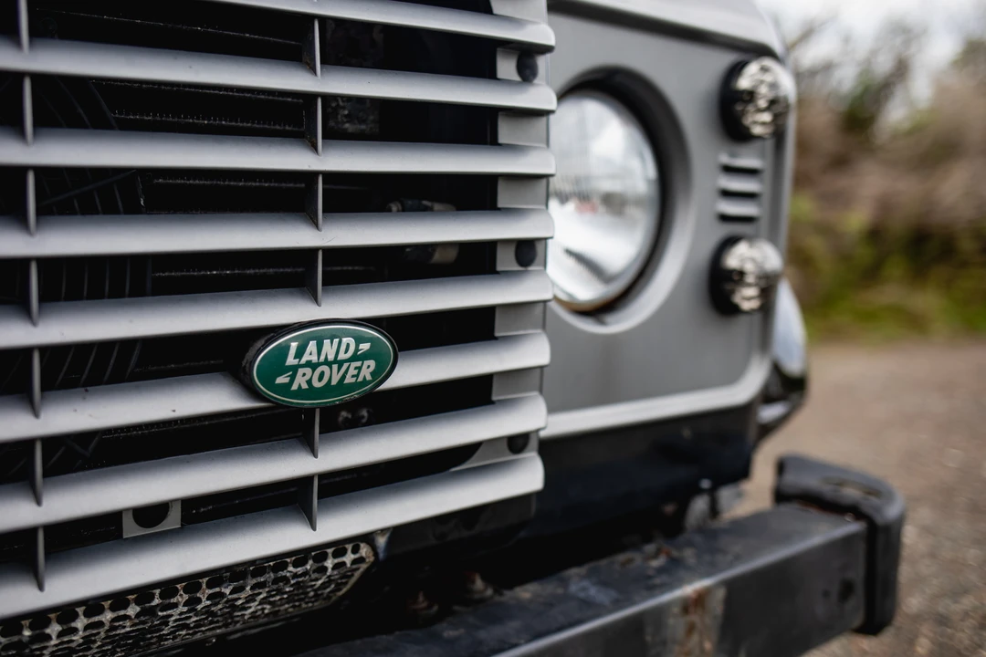 2010 Land Rover Defender 110 - Image 17 of 31