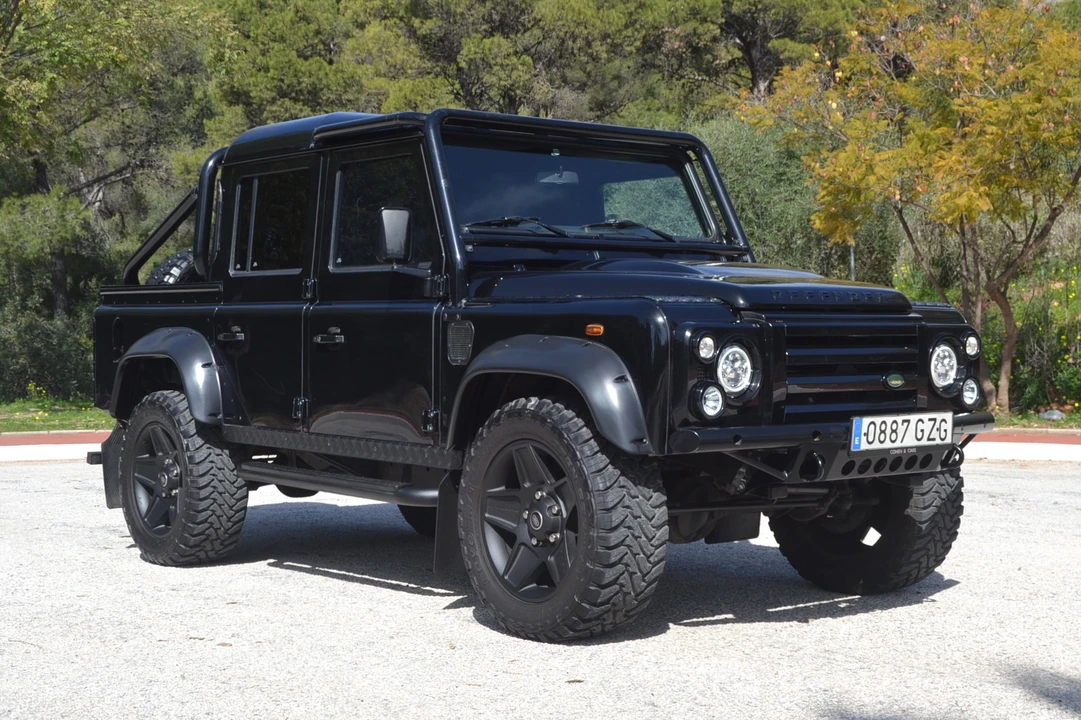 2010 Land Rover Defender 110 - Image 2 of 2