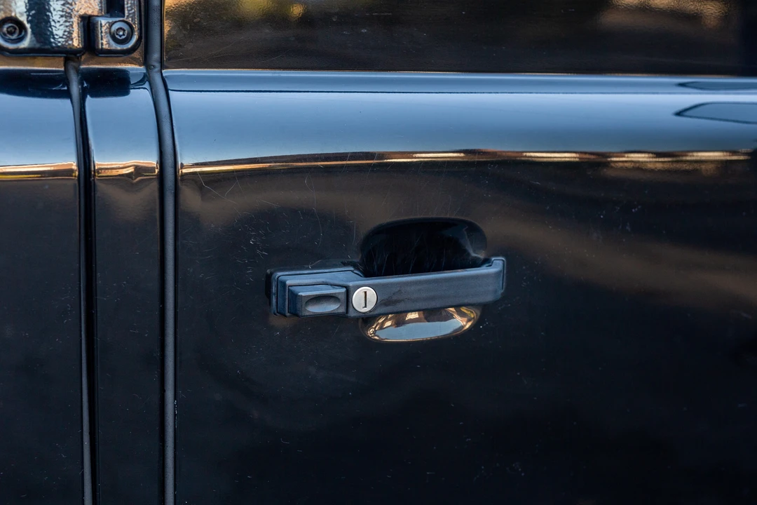 2010 Land Rover Defender 110 - Image 11 of 31