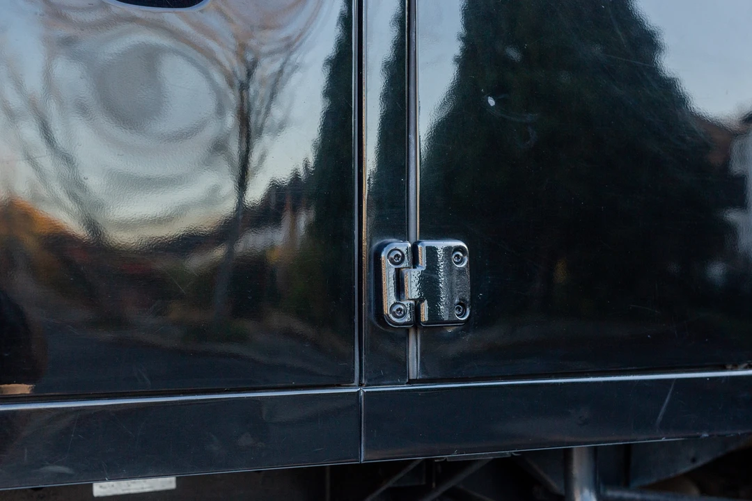 2010 Land Rover Defender 110 - Image 14 of 31