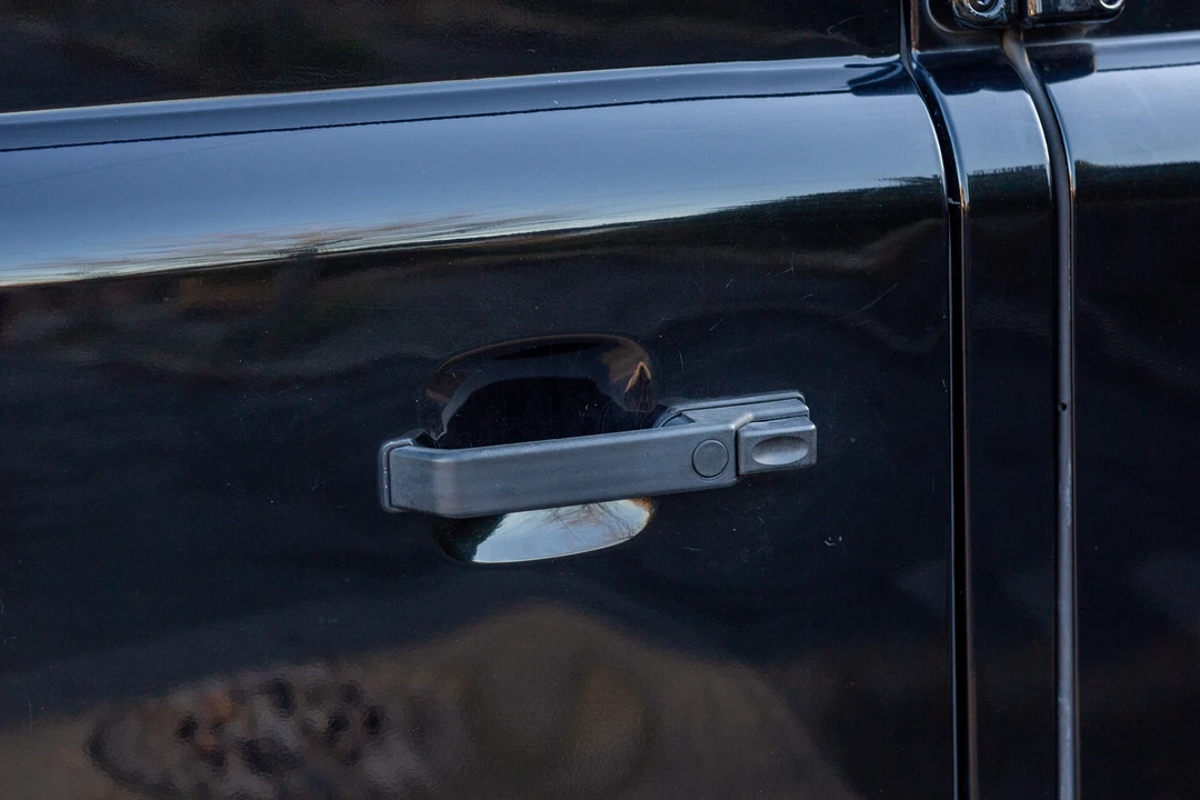 2010 Land Rover Defender 110 - Image 15 of 31