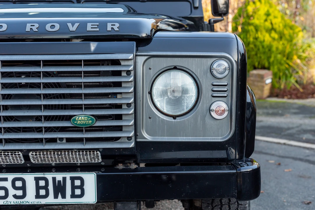 2010 Land Rover Defender 110 - Image 10 of 31