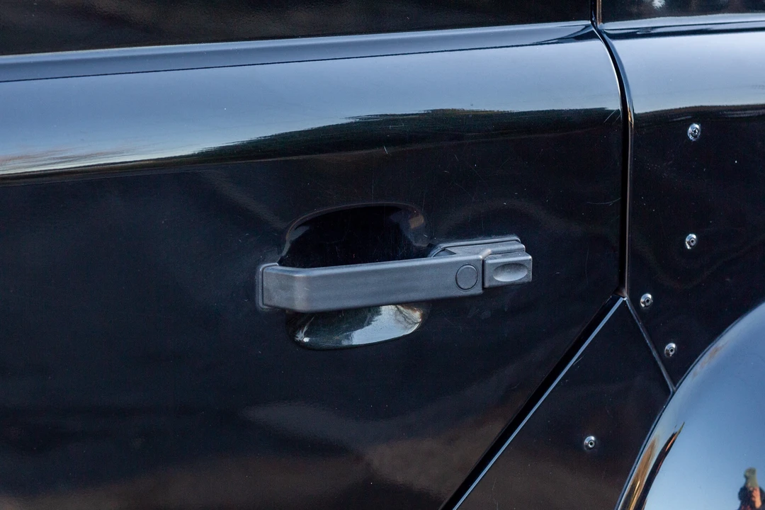 2010 Land Rover Defender 110 - Image 17 of 31