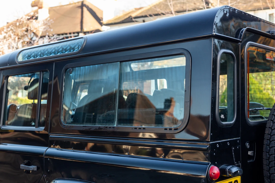 2010 Land Rover Defender 110 - Image 18 of 31