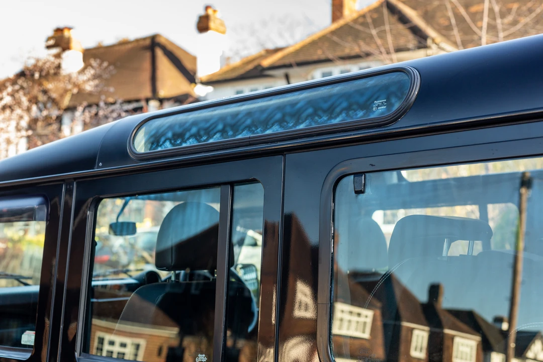 2010 Land Rover Defender 110 - Image 19 of 31