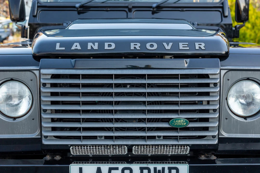2010 Land Rover Defender 110 - Image 25 of 31